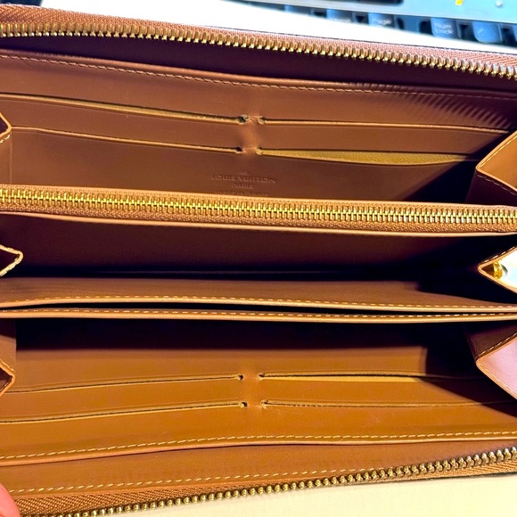 Louis Vuitton Vernis Excellent LV Wallet - Picture 9 of 11